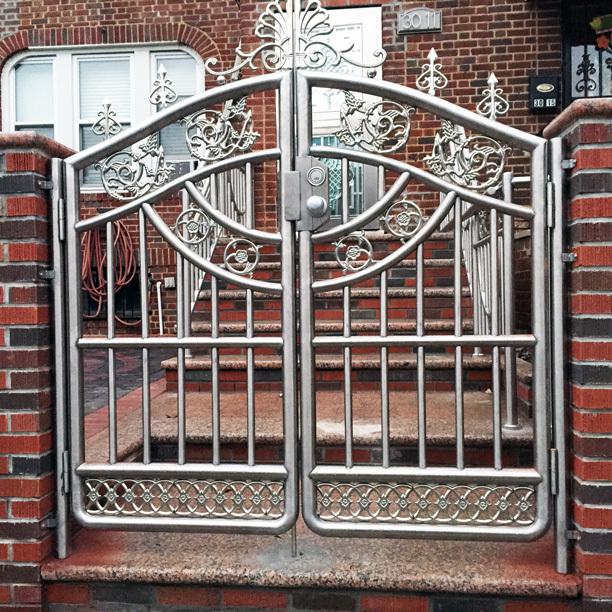 Gate
